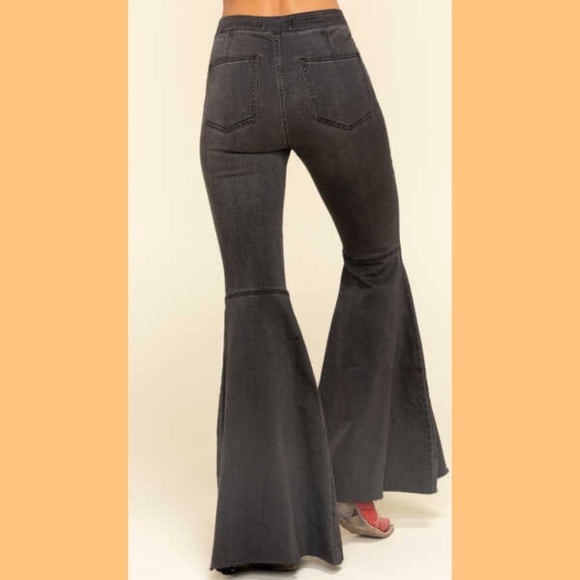 Free people just float on flare jeans - Picture 2 of 8